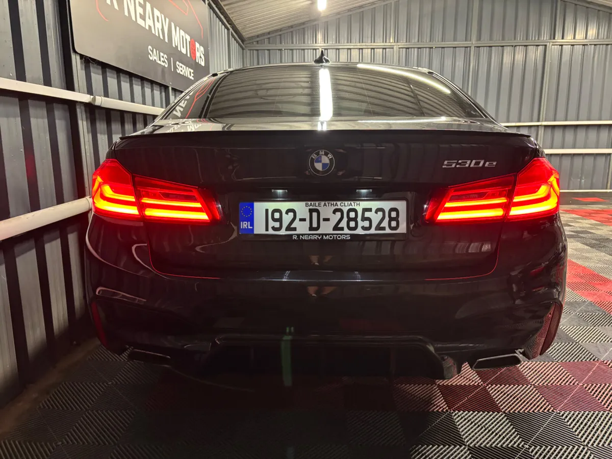 2019 192 BMW 5-Series 530e M-Sport plus - Image 2