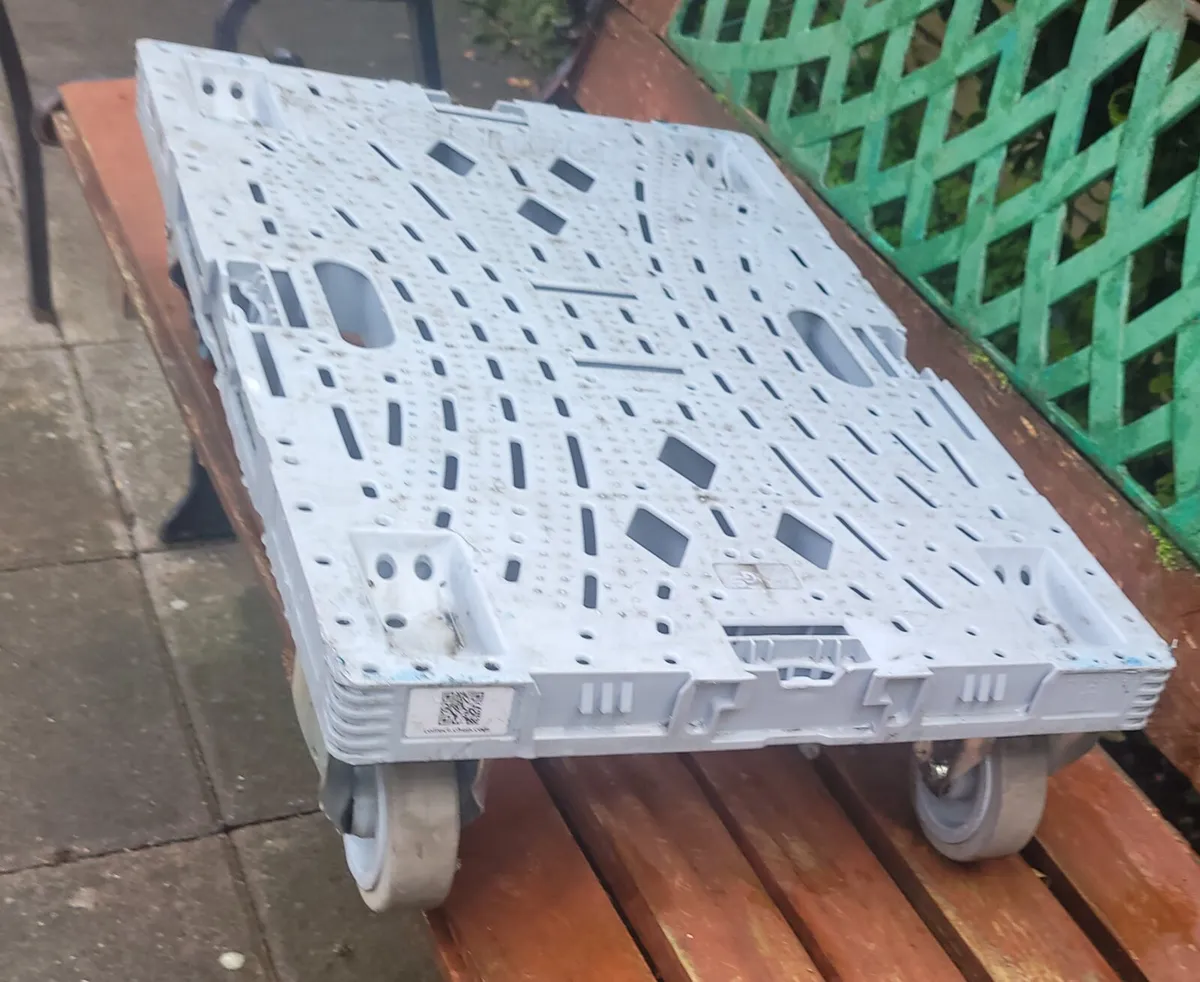 Small Doilies 25e each - Image 1