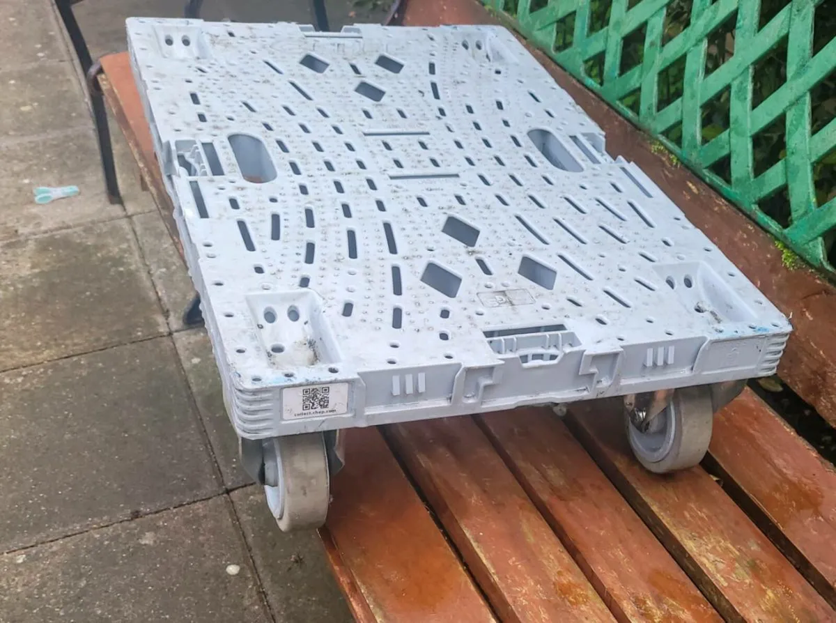 Small Doilies 25e each - Image 2