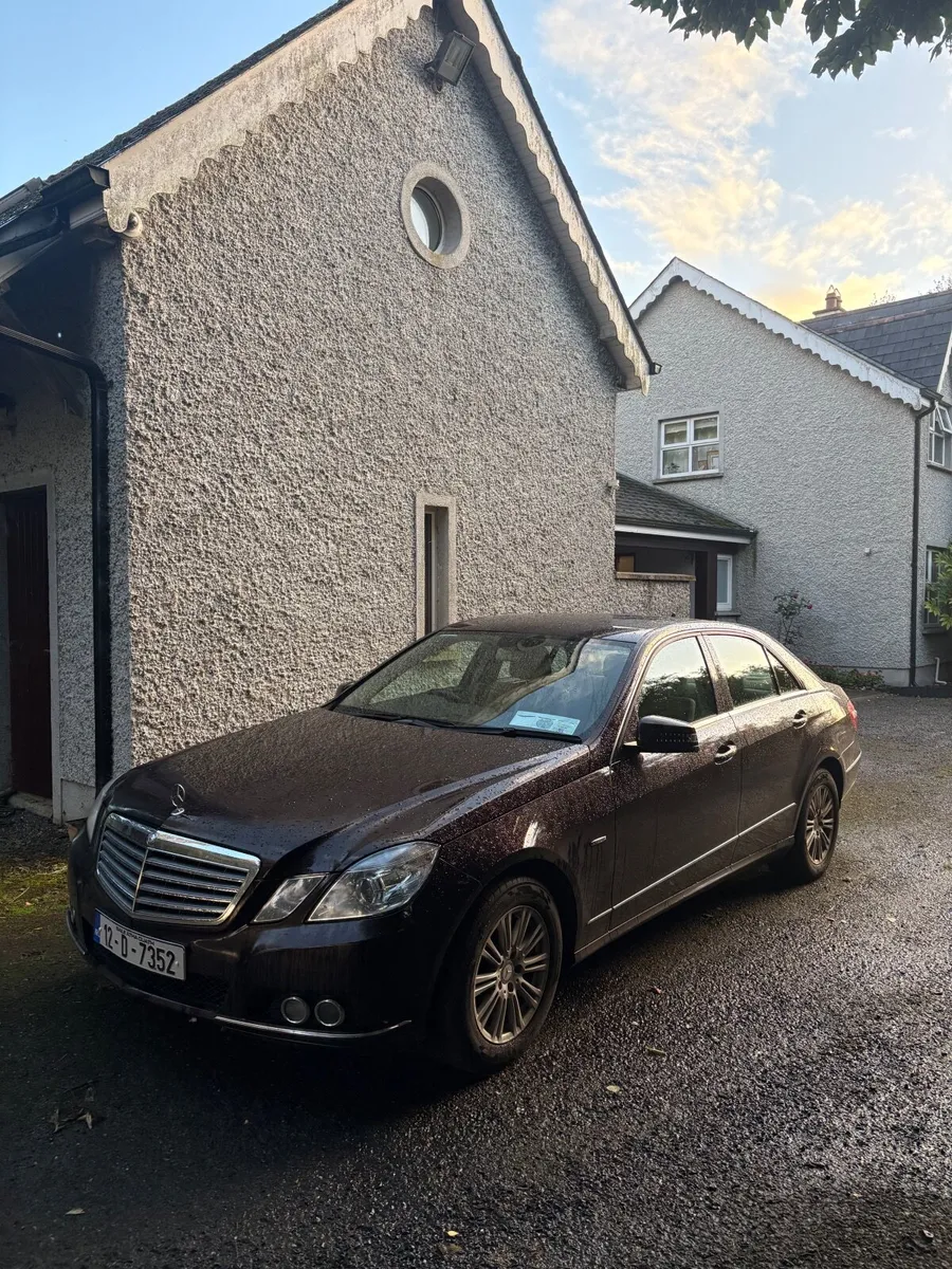 Mercedes-Benz E-Class Elegance Edition Automatic - Image 4