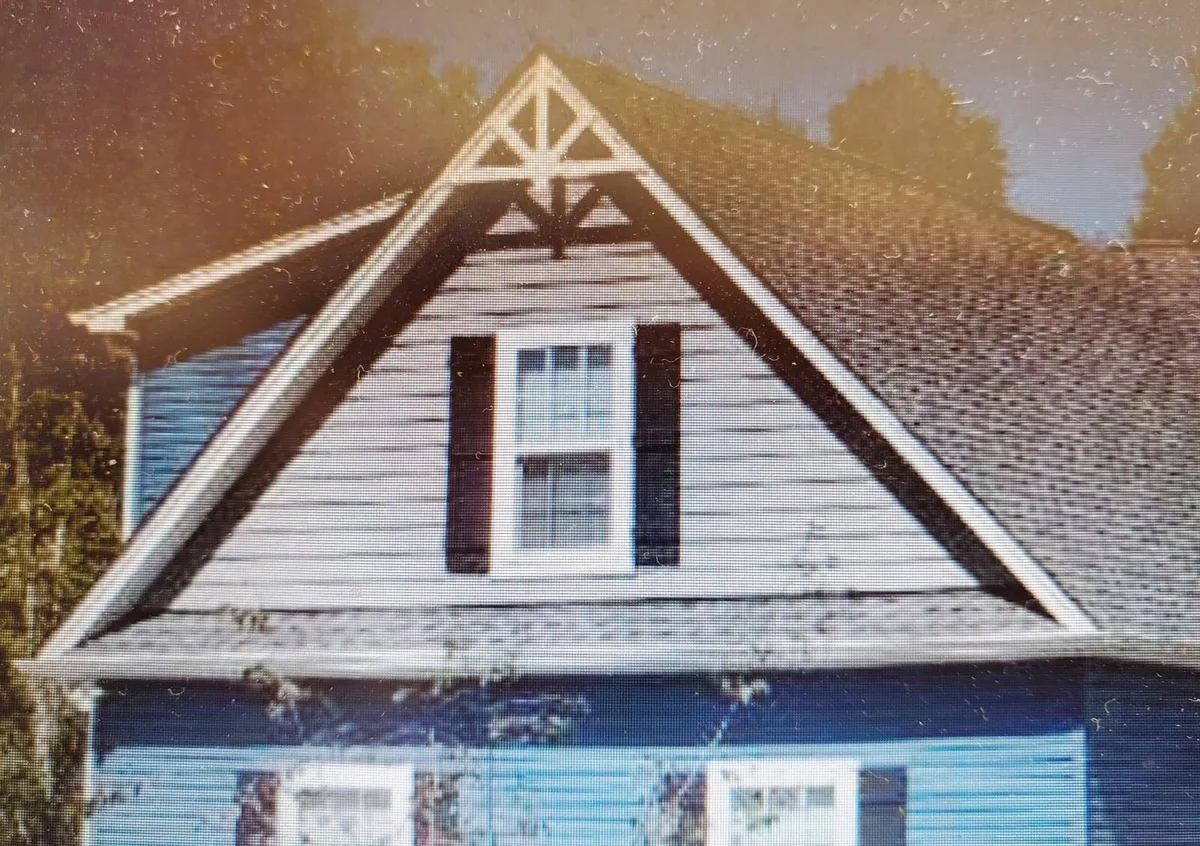 Shutters - exterior - Image 1