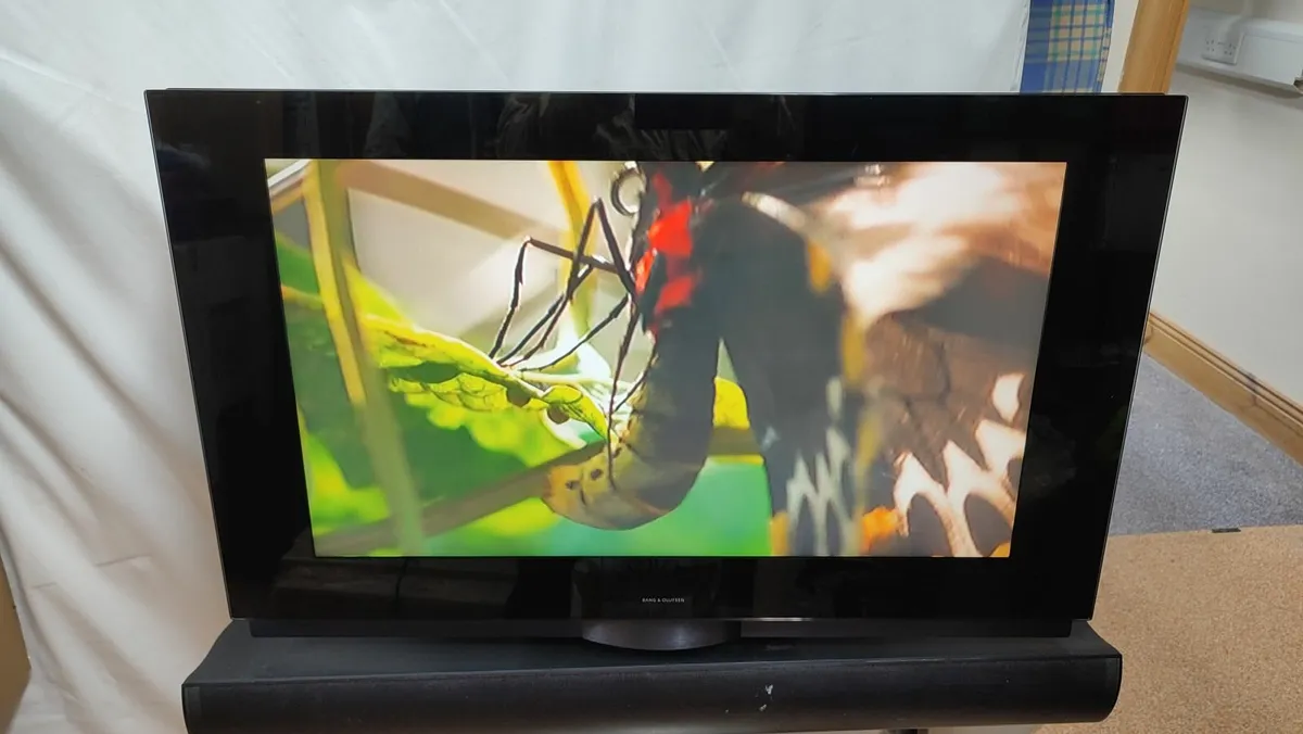 Bang & Olufsen BeoVision LCD TV Motorized 7-32 32 - Image 4