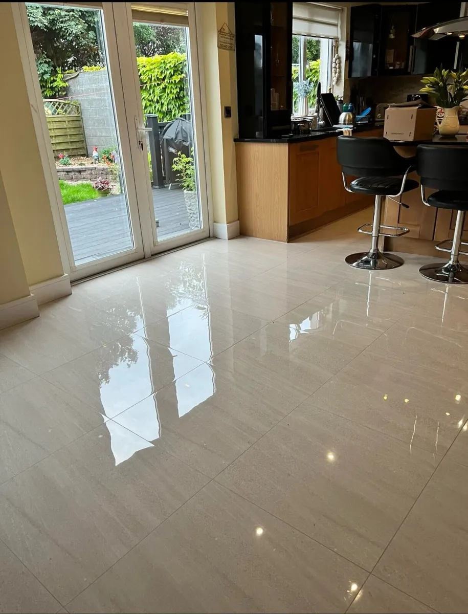 Floor tile