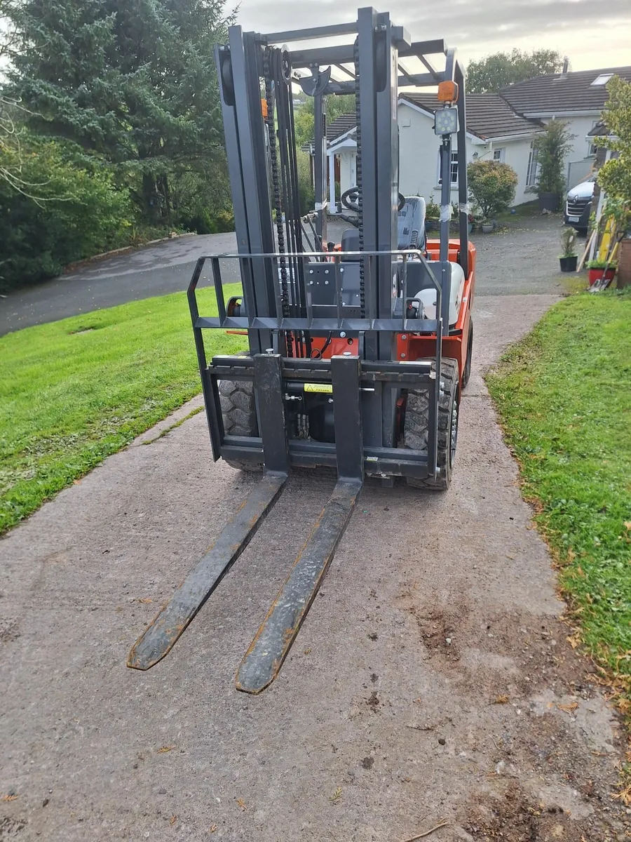 Machpro 3 ton Diesel forklift - Image 2