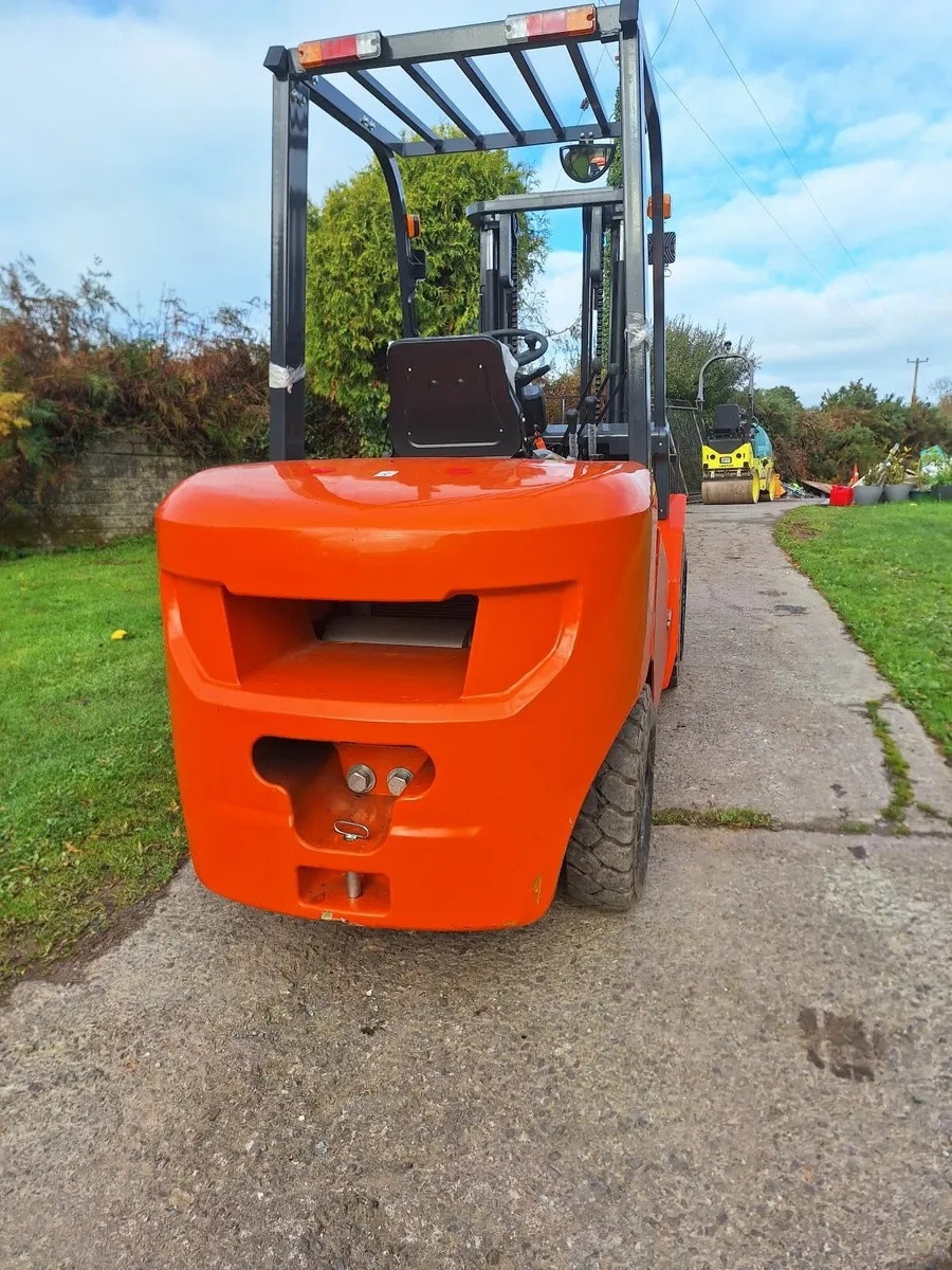 Machpro 3 ton Diesel forklift - Image 4