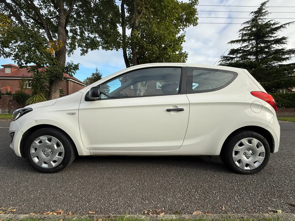Stunning Hyundai i20. Low Km 2-yr warranty & NCT. - Image 3