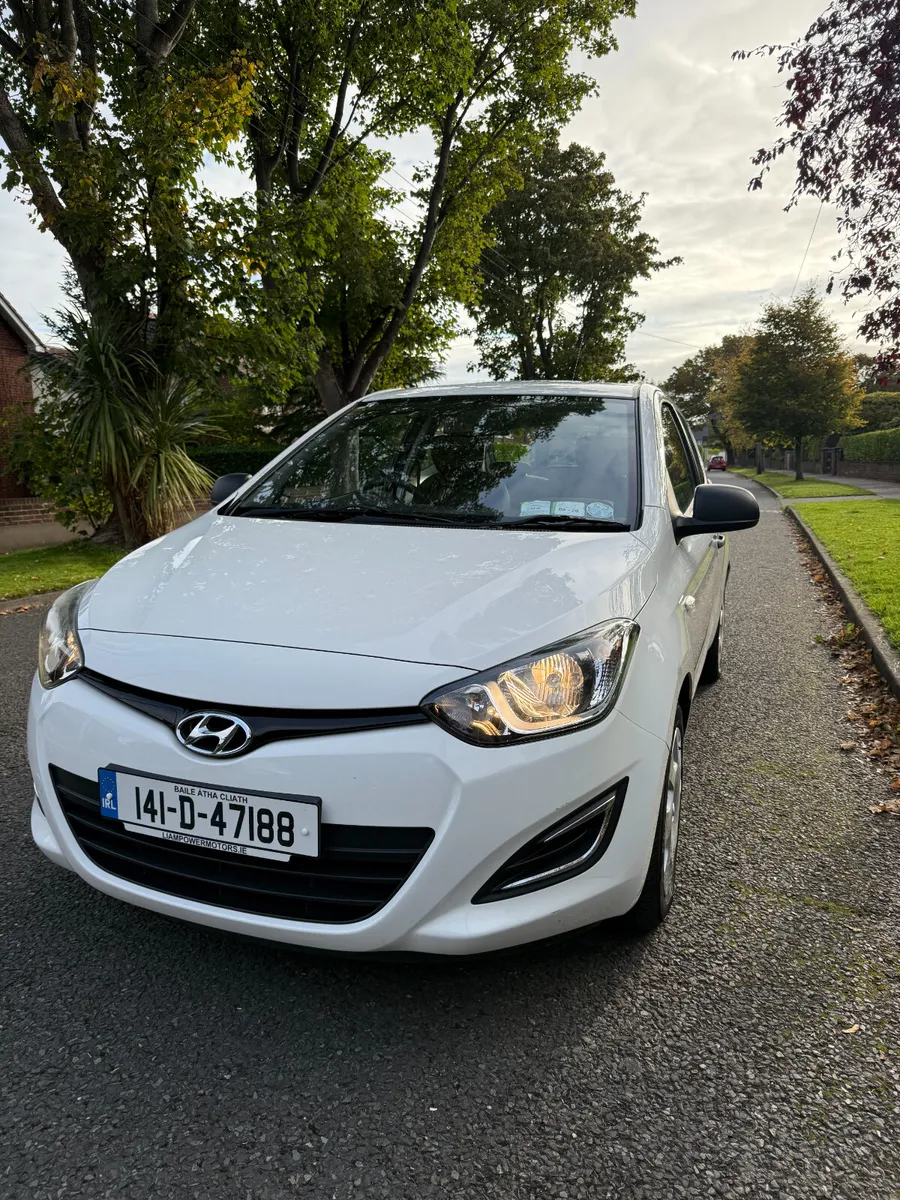 Stunning Hyundai i20. Low Km 2-yr warranty & NCT. - Image 4