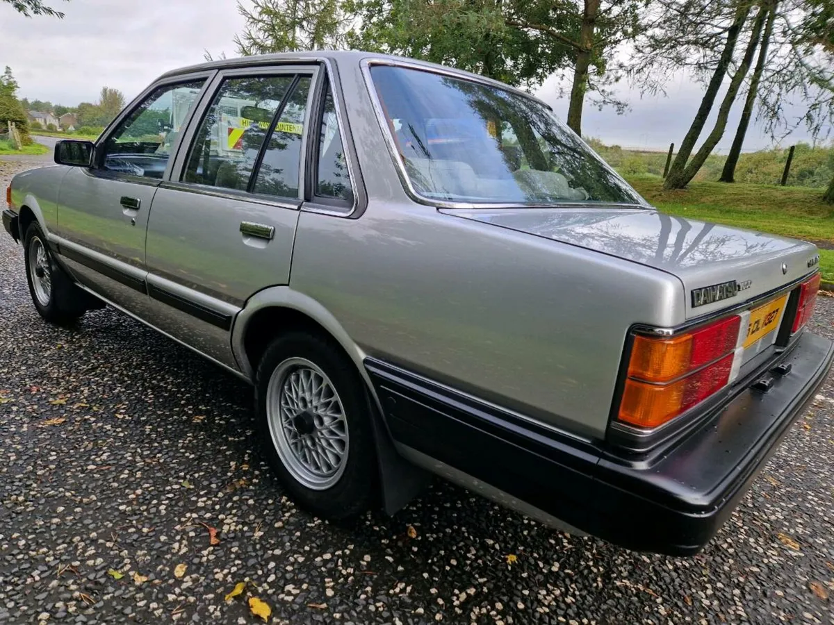 daihatsu charmant - Image 4