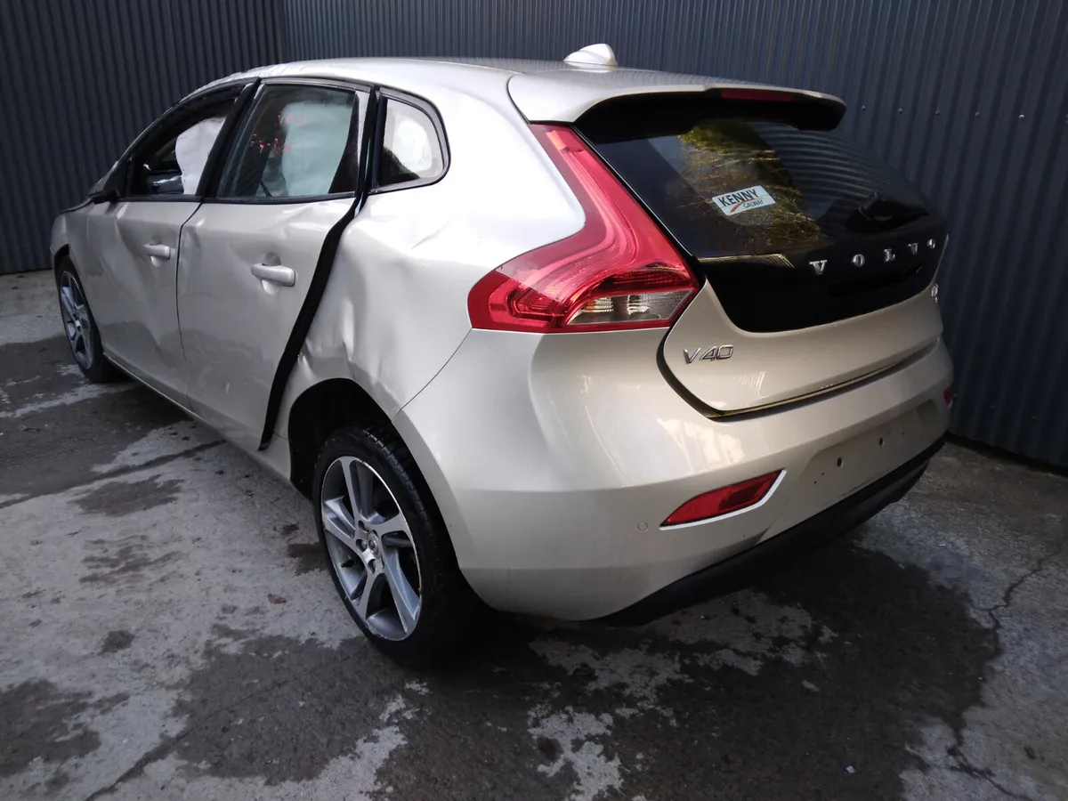 2017 Volvo V40 2.0 Diesel Breaking/Dismantling - Image 4