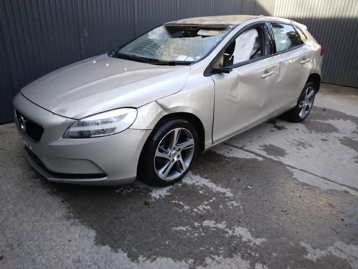 2017 Volvo V40 2.0 Diesel Breaking/Dismantling - Image 1