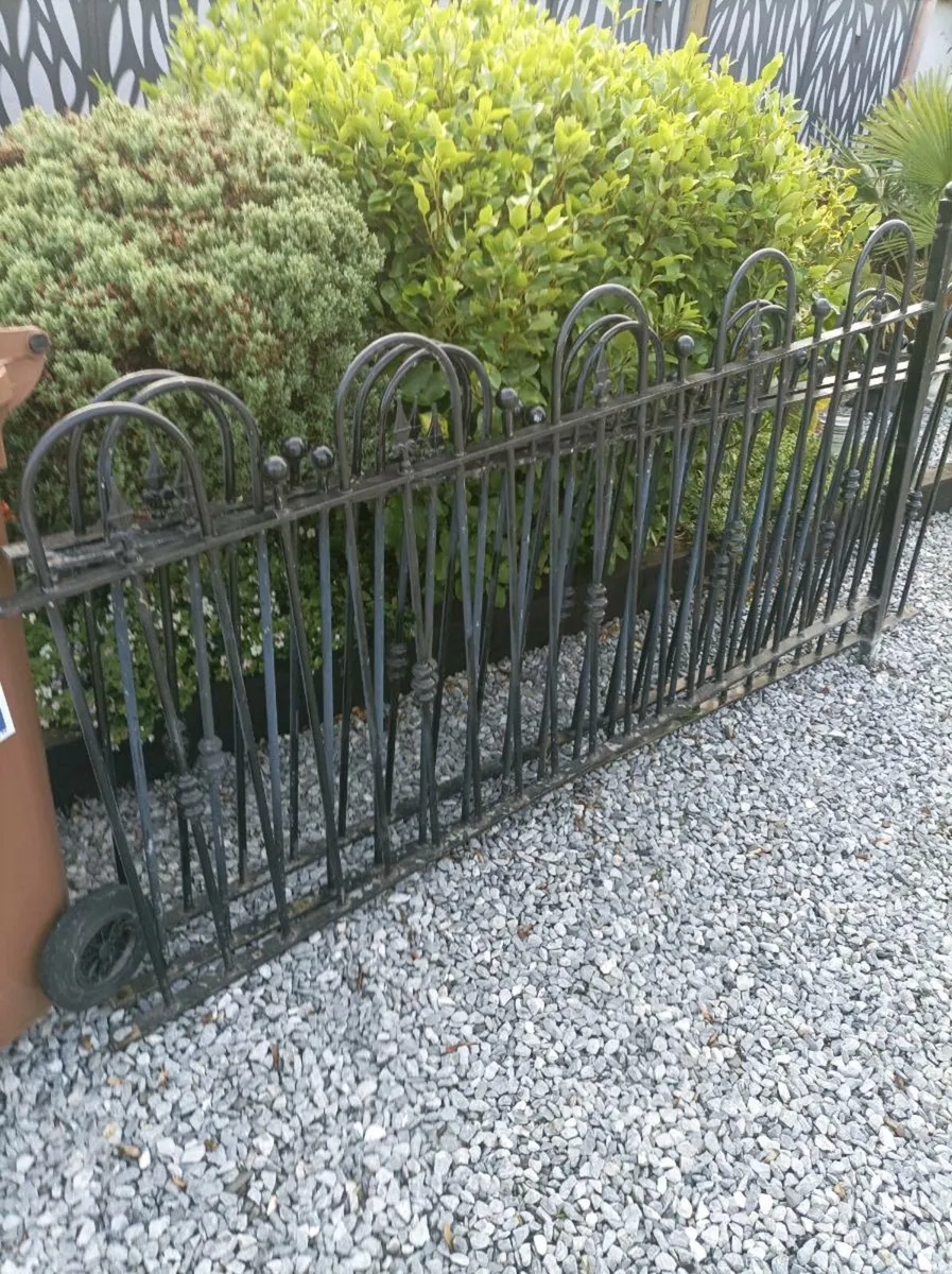 Railing - Image 1