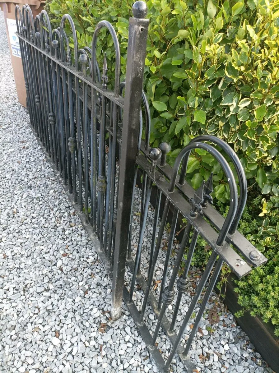 Railing - Image 2