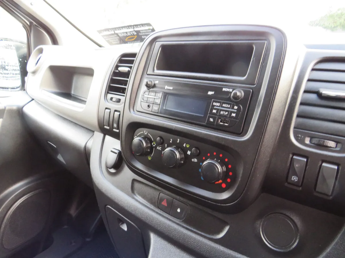 Renault Trafic 2018 SWB VAN FRESH DOE 26 - Image 2