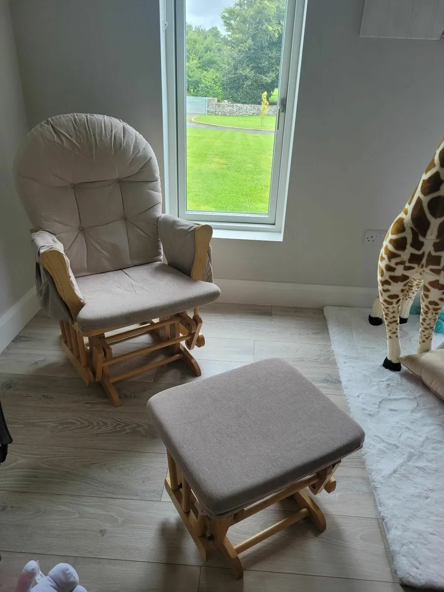 Nursery rocking chair - Image 1