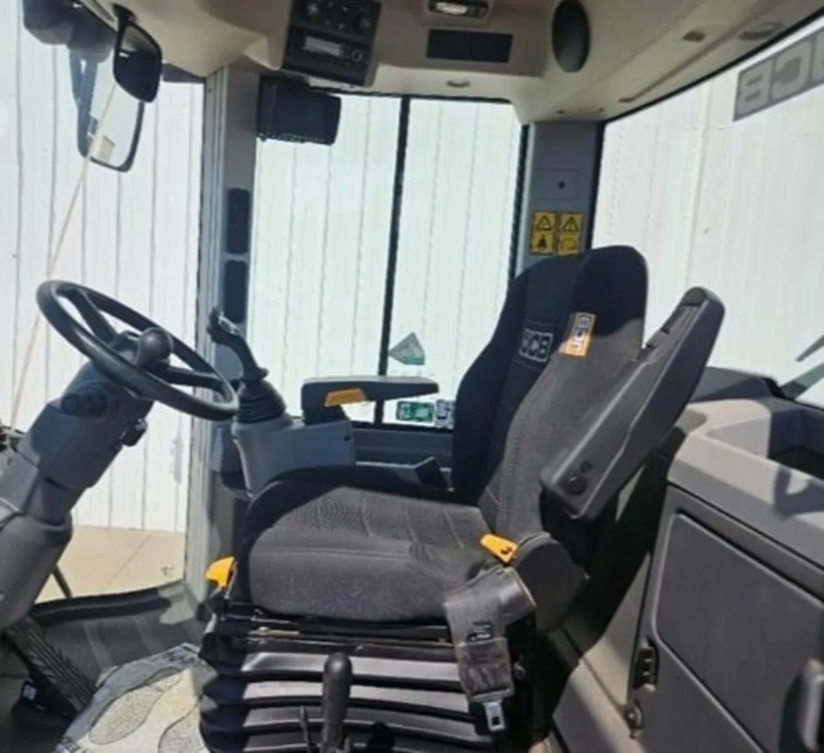 JCB 411 2017 - Image 4