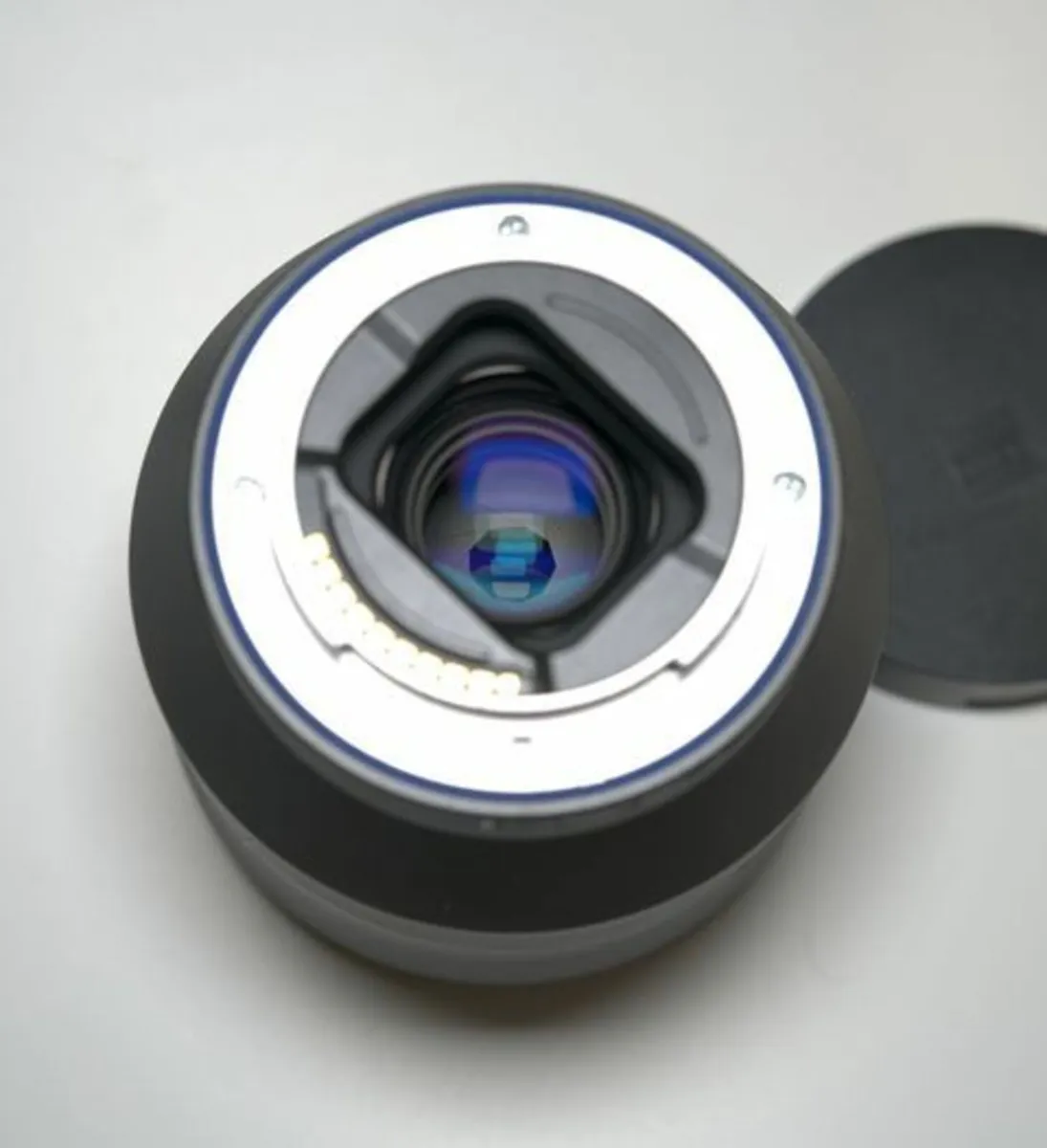 ZEISS Batis 2/25 Full-frame Sony E-mount with B+W - Image 4