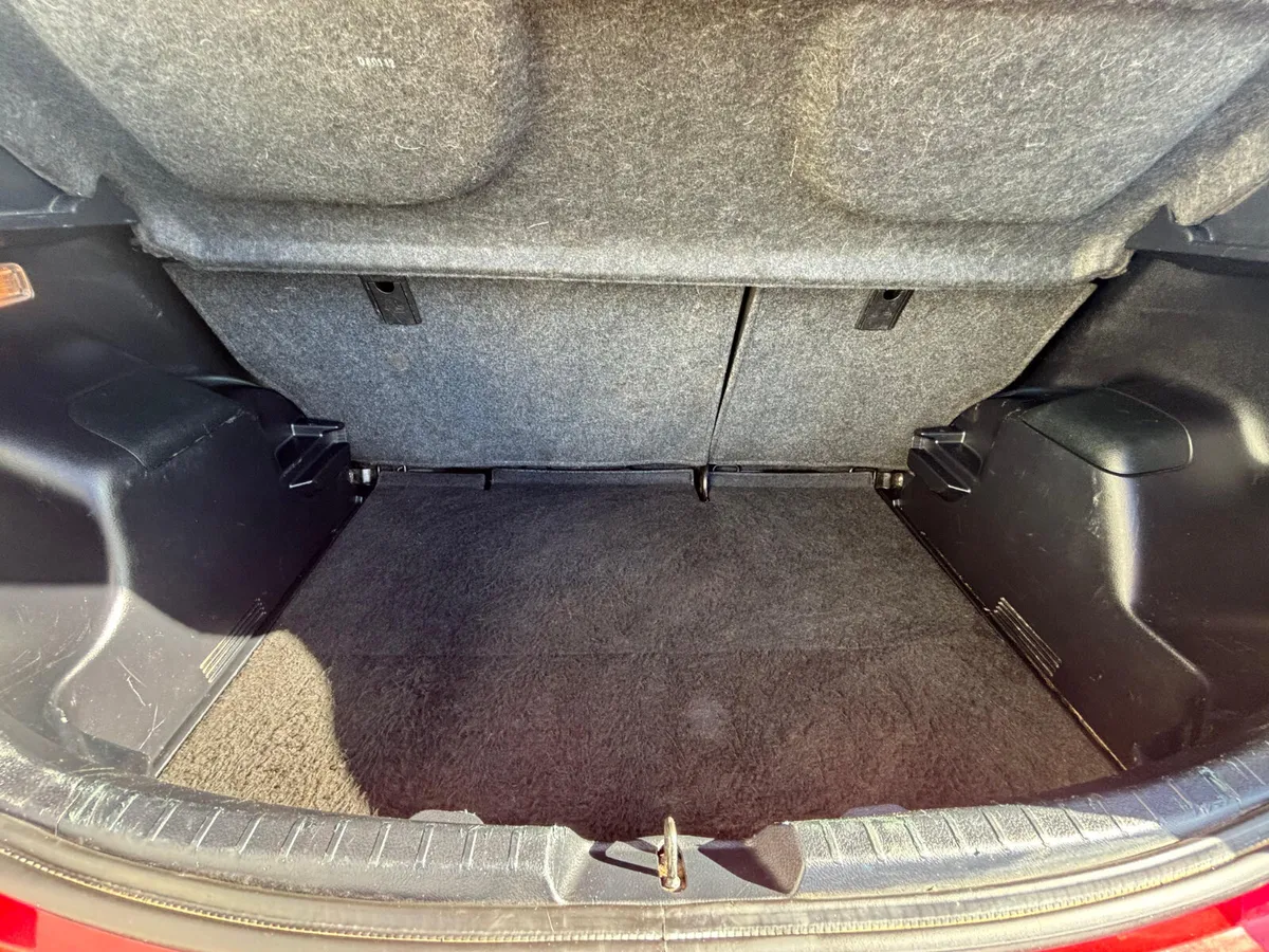 Toyota Yaris 2012 - Image 4