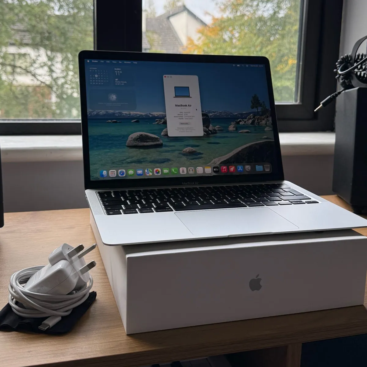 Apple MacBook Air M1 - Image 1