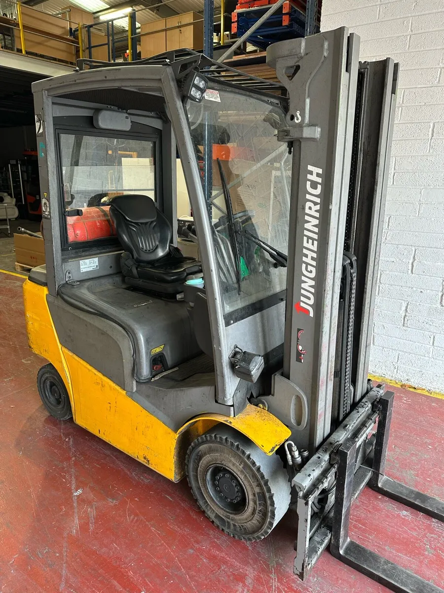 2 Tonne Gas Forklift - Image 1