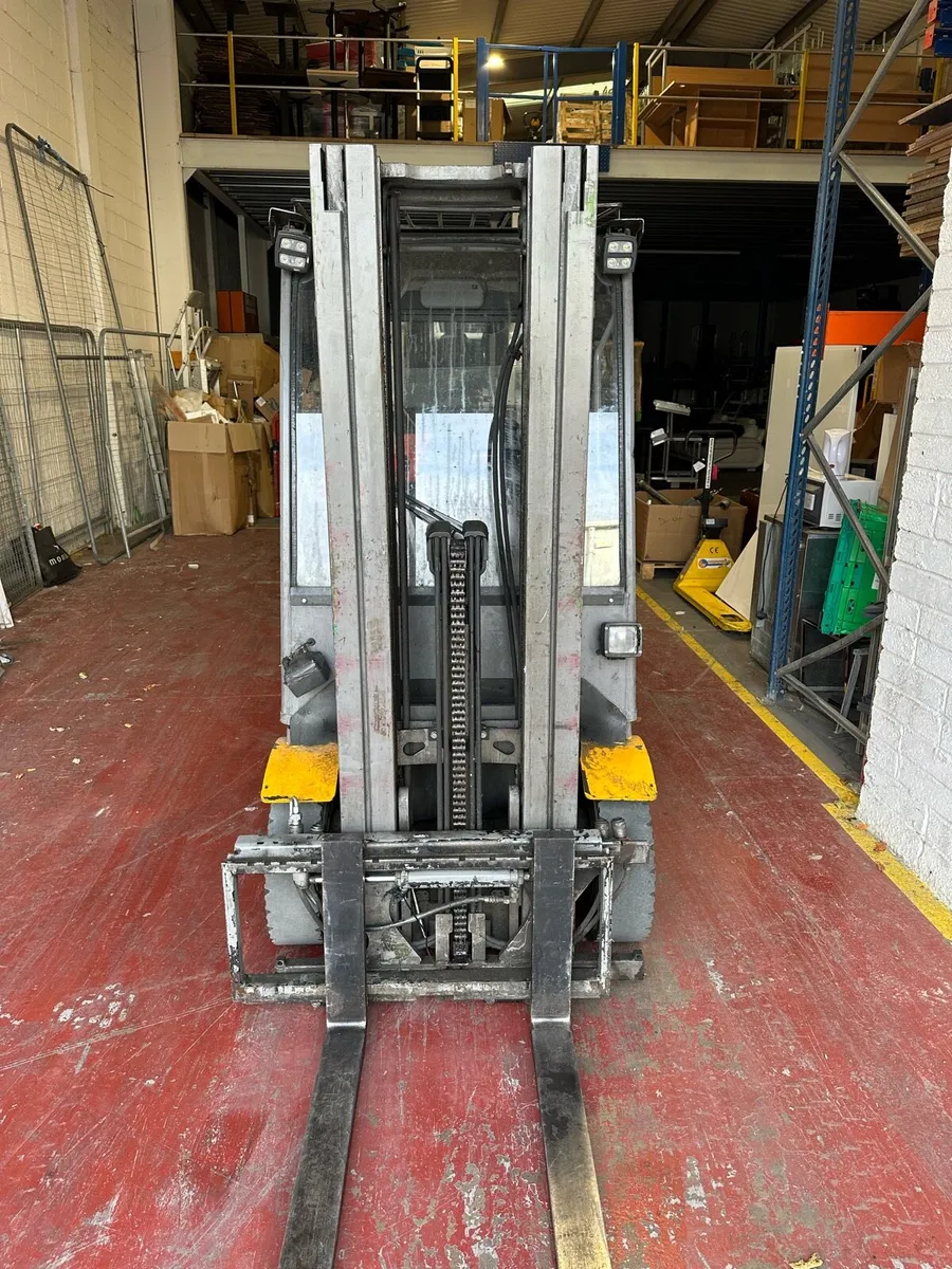 2 Tonne Gas Forklift - Image 2