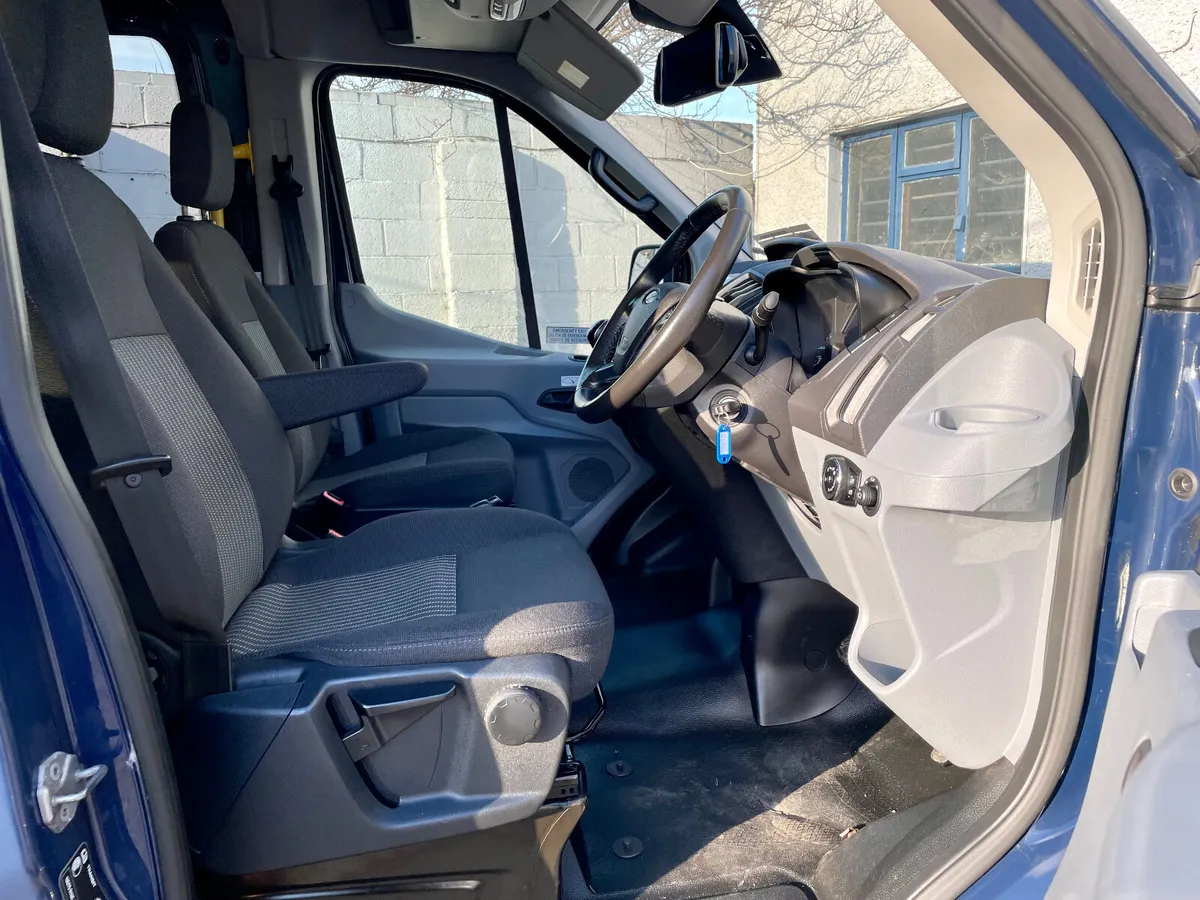 Ford Transit 460 Trend 2.2TDCI 17 Seat Bus,2018 - Image 4