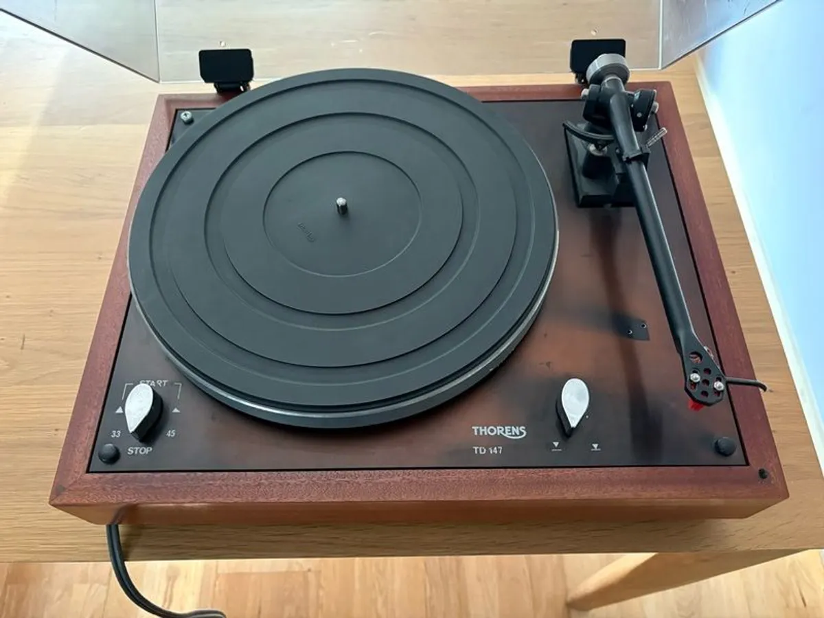 Thorens TD 147 Turntable - Image 1