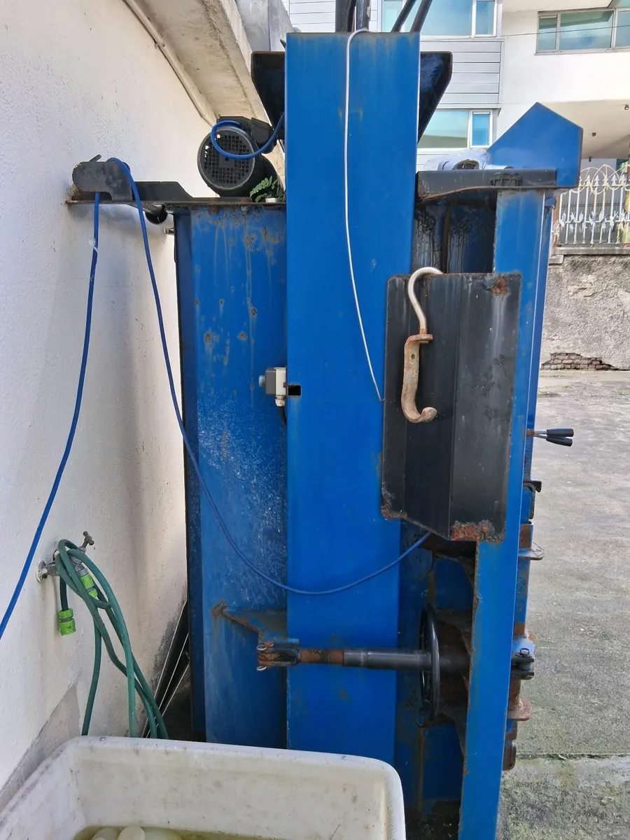 Cardboard Baler - Image 2