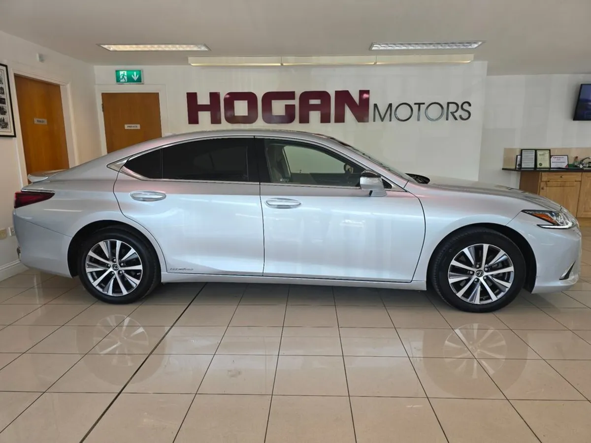 Lexus ES Luxury Hybrid Automatic - Image 3