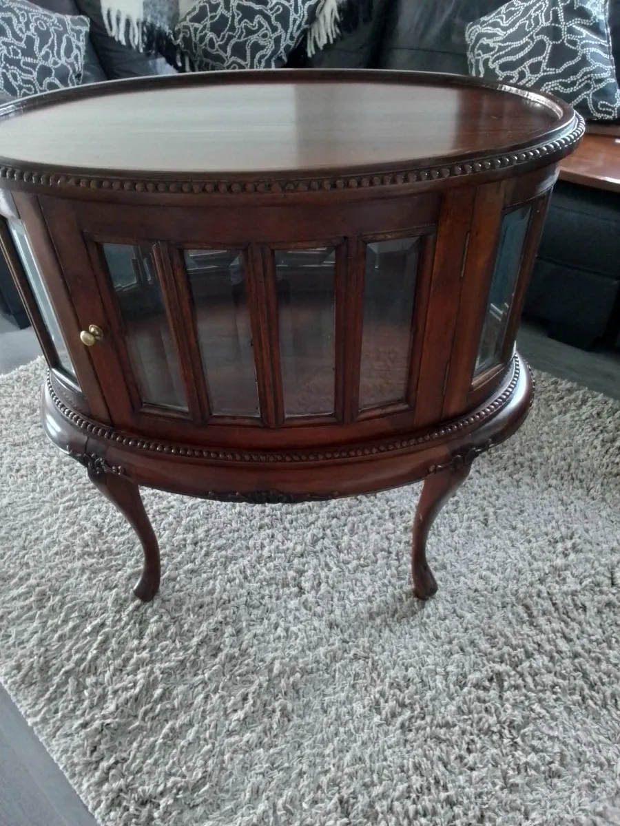 Display Cabinet - Image 1