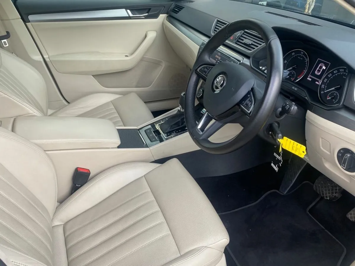 Skoda Superb 1.6 TDi Style Auto - Image 2