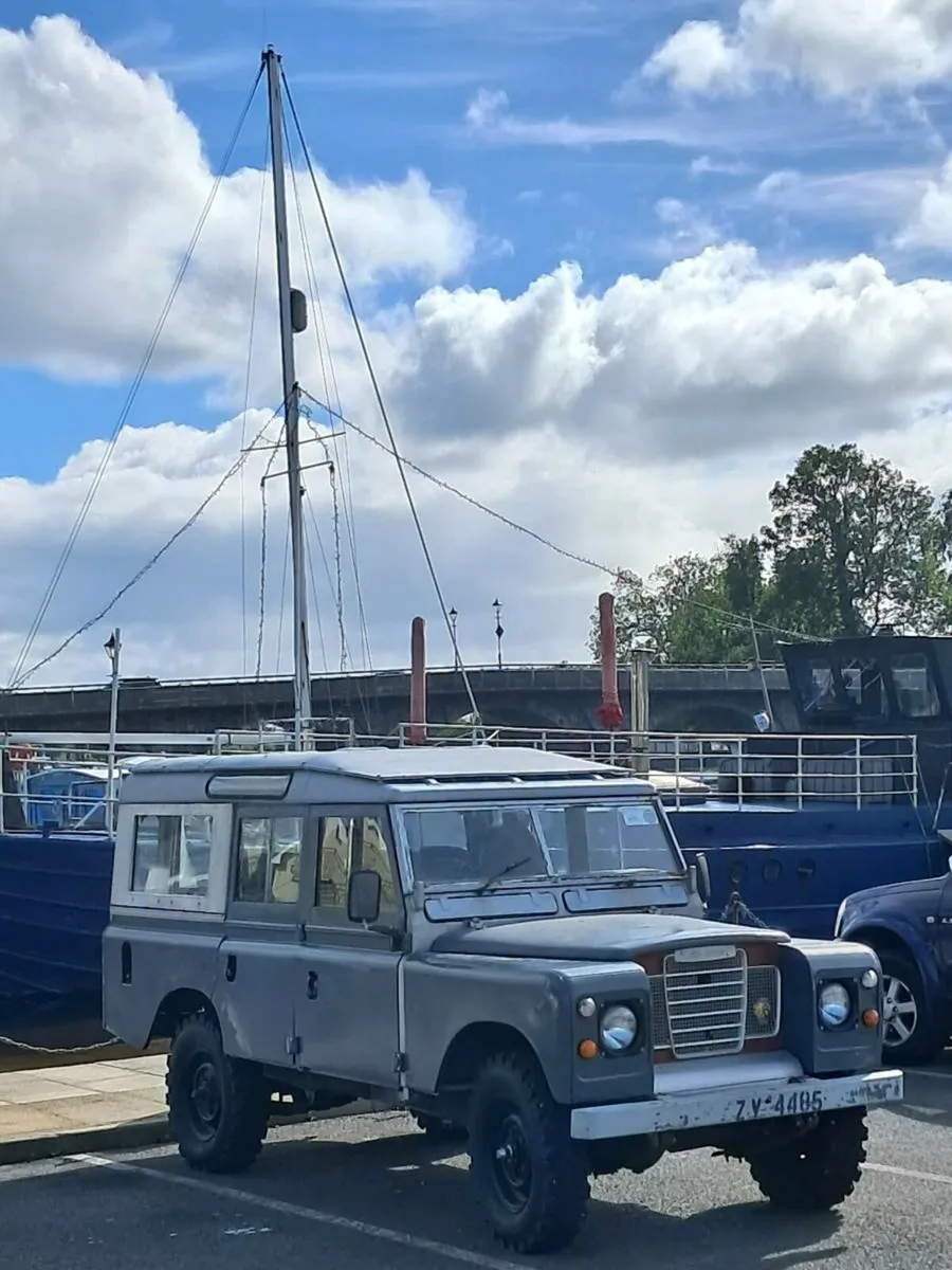 Landrover series 3 109 station wagon 1974