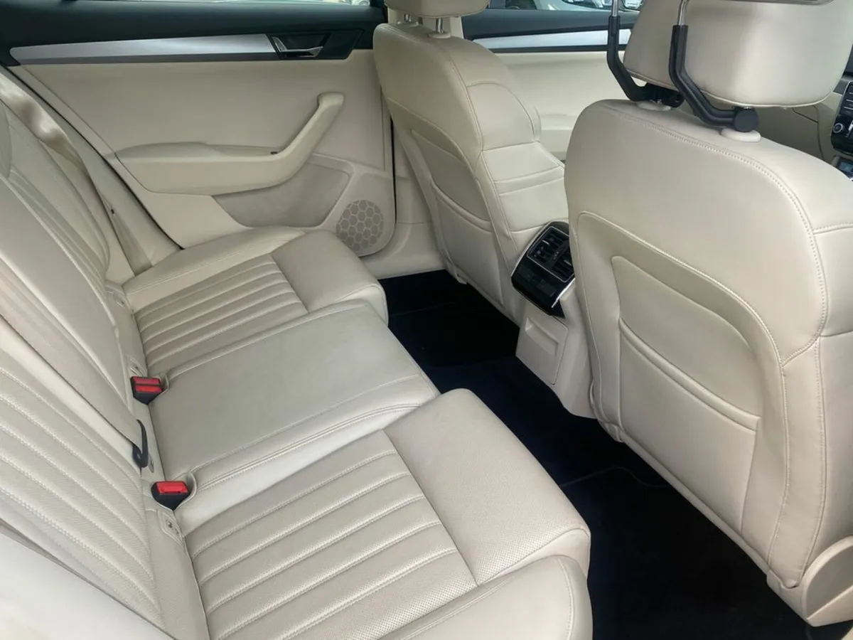Skoda Superb 1.6 TDi Style Auto - Image 3