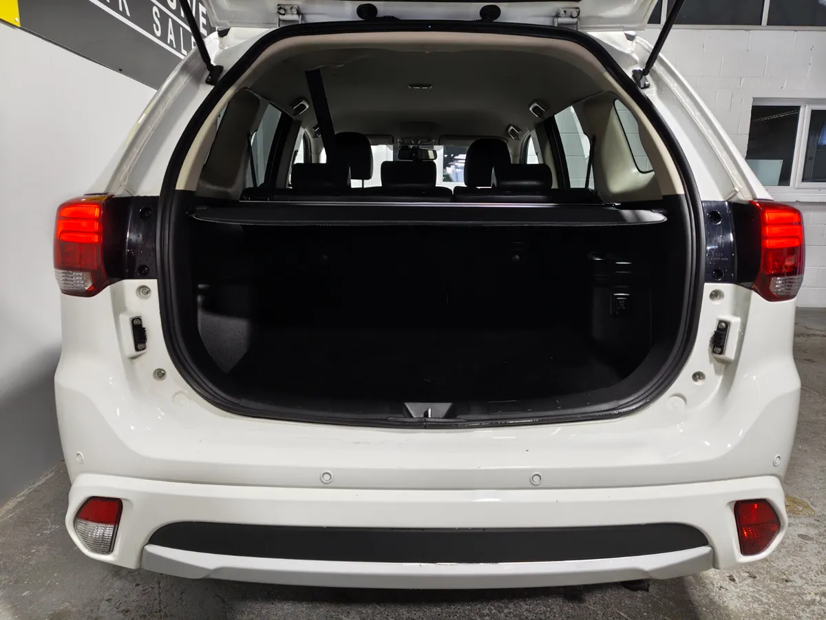 Mitsubishi Outlander 2016 2.0 AUTO PHEV - Image 2