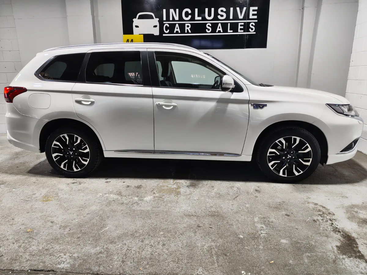 Mitsubishi Outlander 2016 2.0 AUTO PHEV - Image 3
