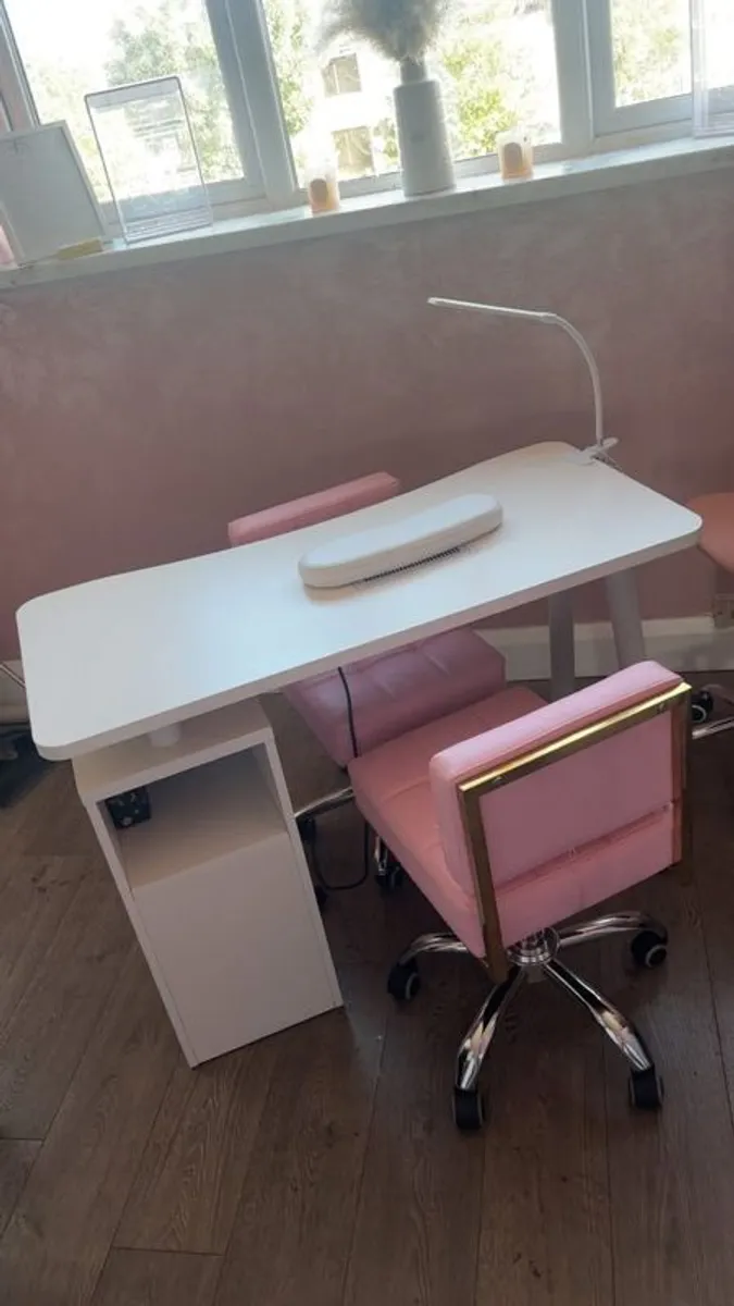 Nail desk - Image 1