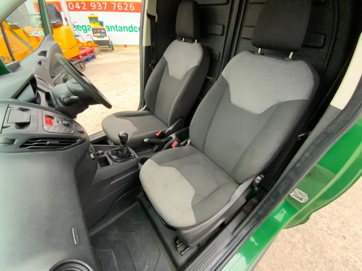 Ford Transit Courier - Image 4