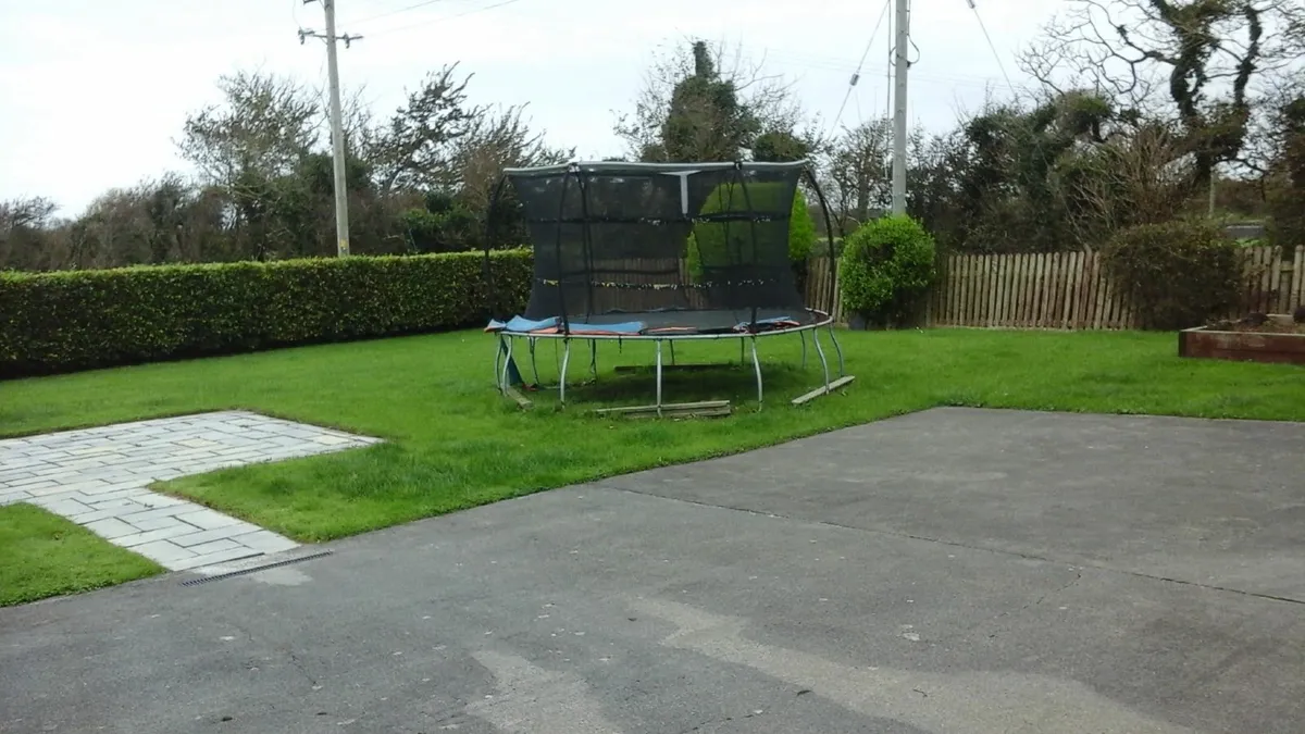 Trampoline 12/13 foot