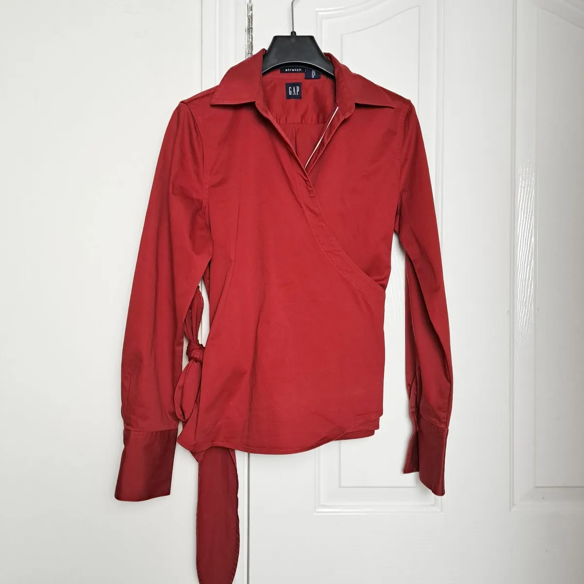 Gap Red Wrap Stretch Shirt Size M - Image 1