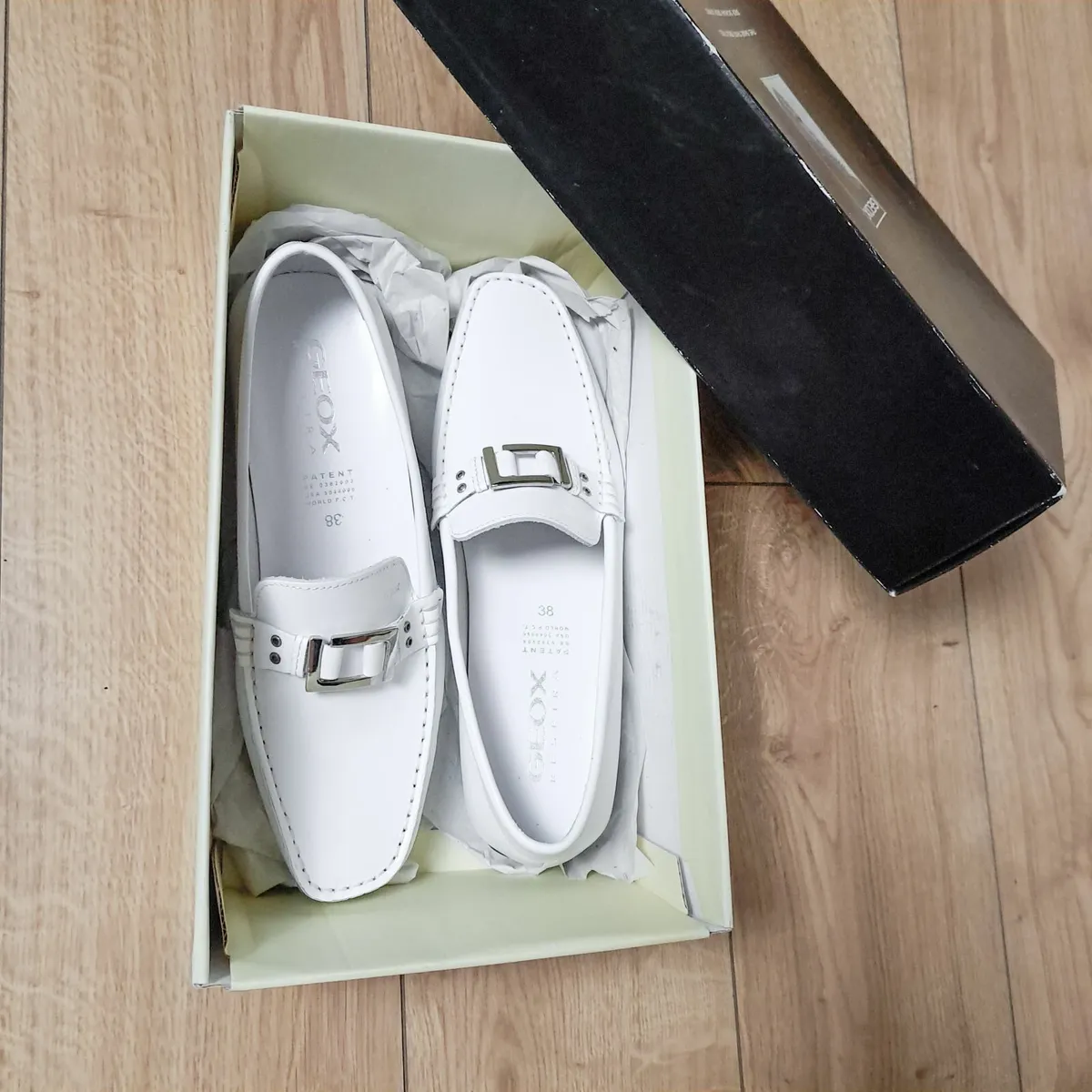 Geox White Leather Loafers Silver Buckle 5UK/38EU - Image 4