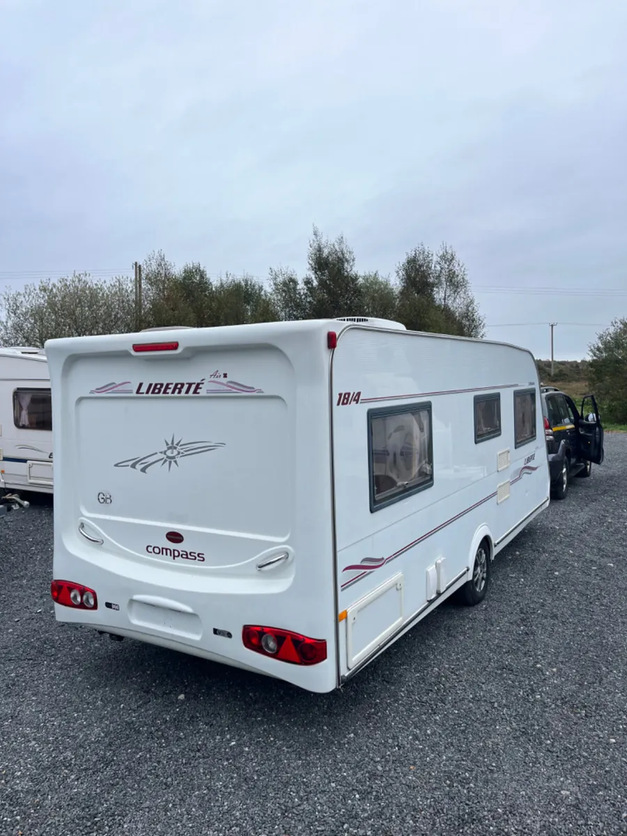 Compass 4/5 Berth Fixed Bed Caravan - Image 4