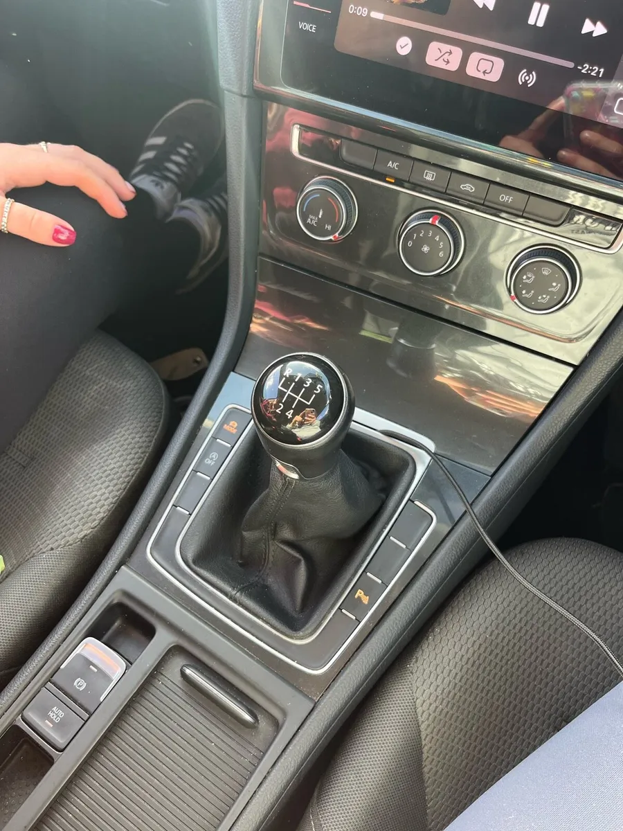 Volkswagen Golf - Image 4
