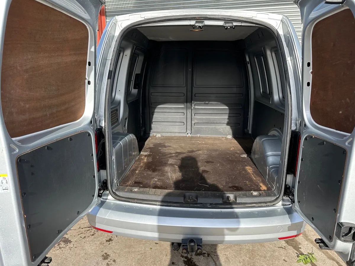 Volkswagen caddy 2.0L - Image 4