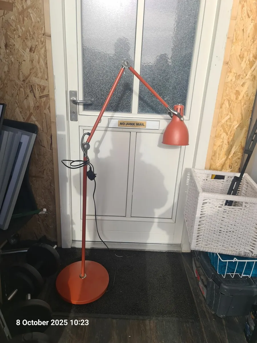 🛋️ Adjustable Floor Lamp – Retro Industrial Style - Image 4