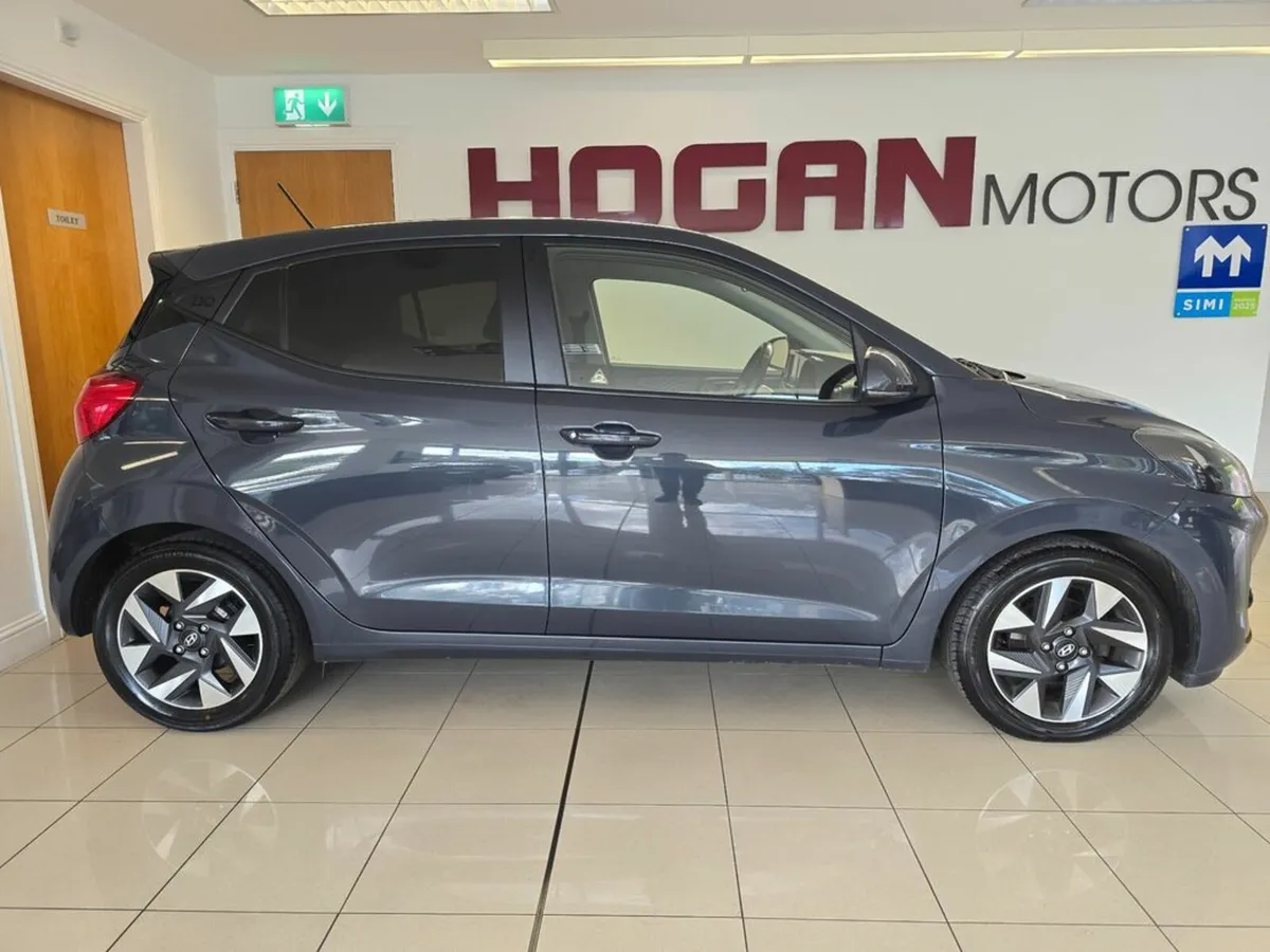 Hyundai i10 Deluxe Plus * Best Spec * - Image 3