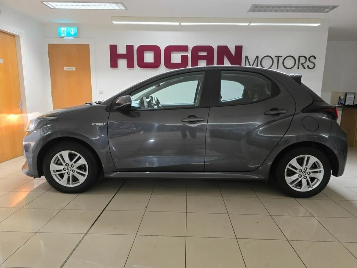 Toyota Yaris Hybrid Luna Automatic - Image 4