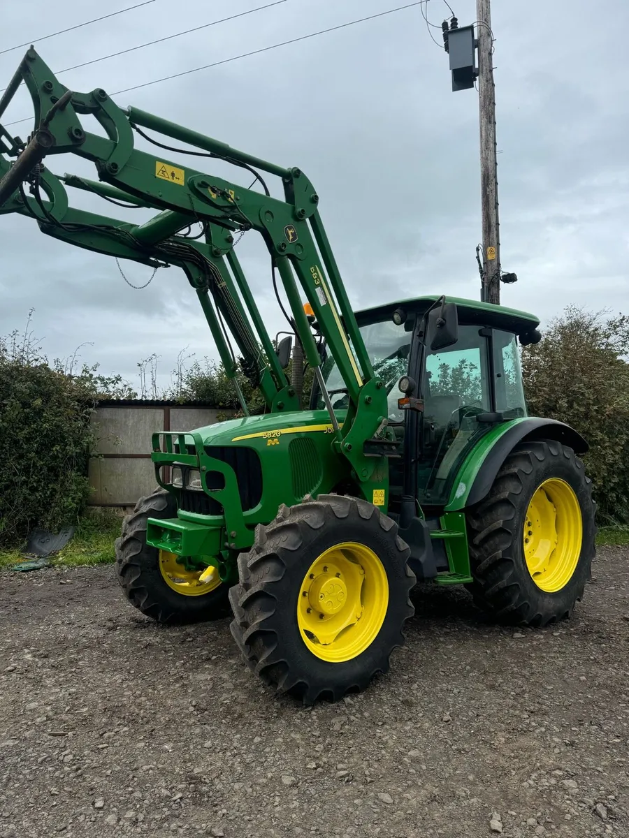 John Deere 5820 - Image 1