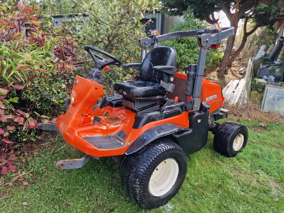 Kubota outfront ride on mower with trimax flail - Image 3