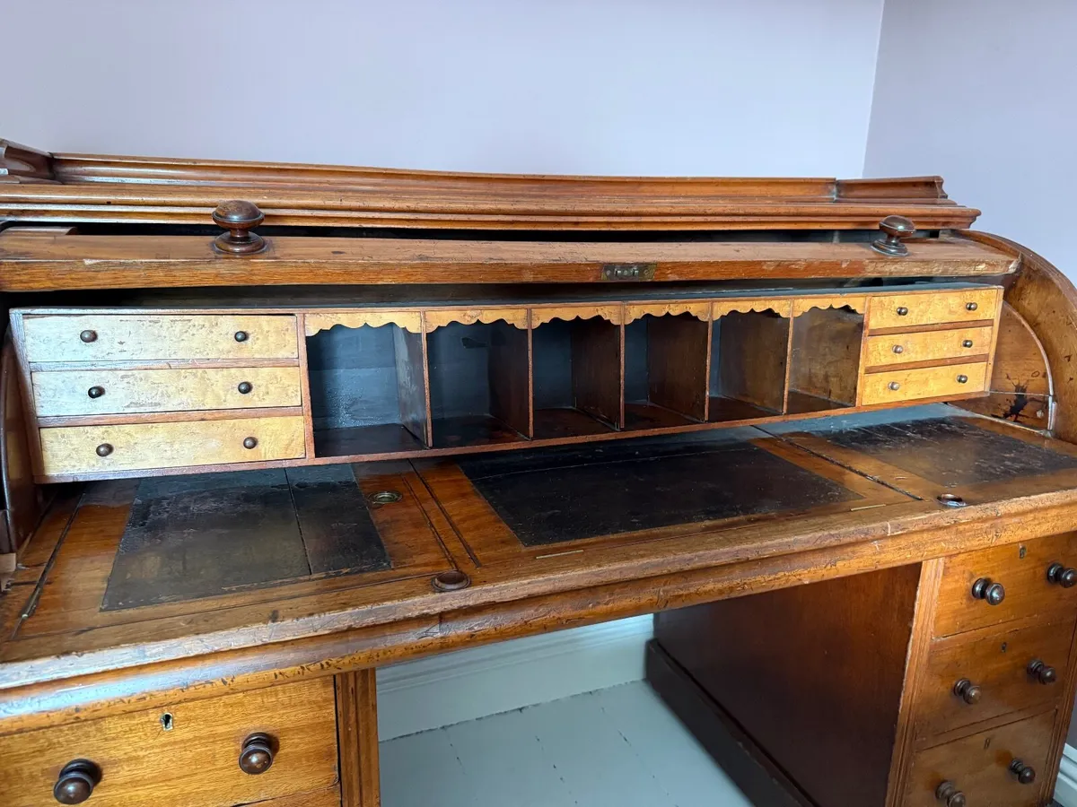 Beautiful roll-top writing desk and drawers - Image 3