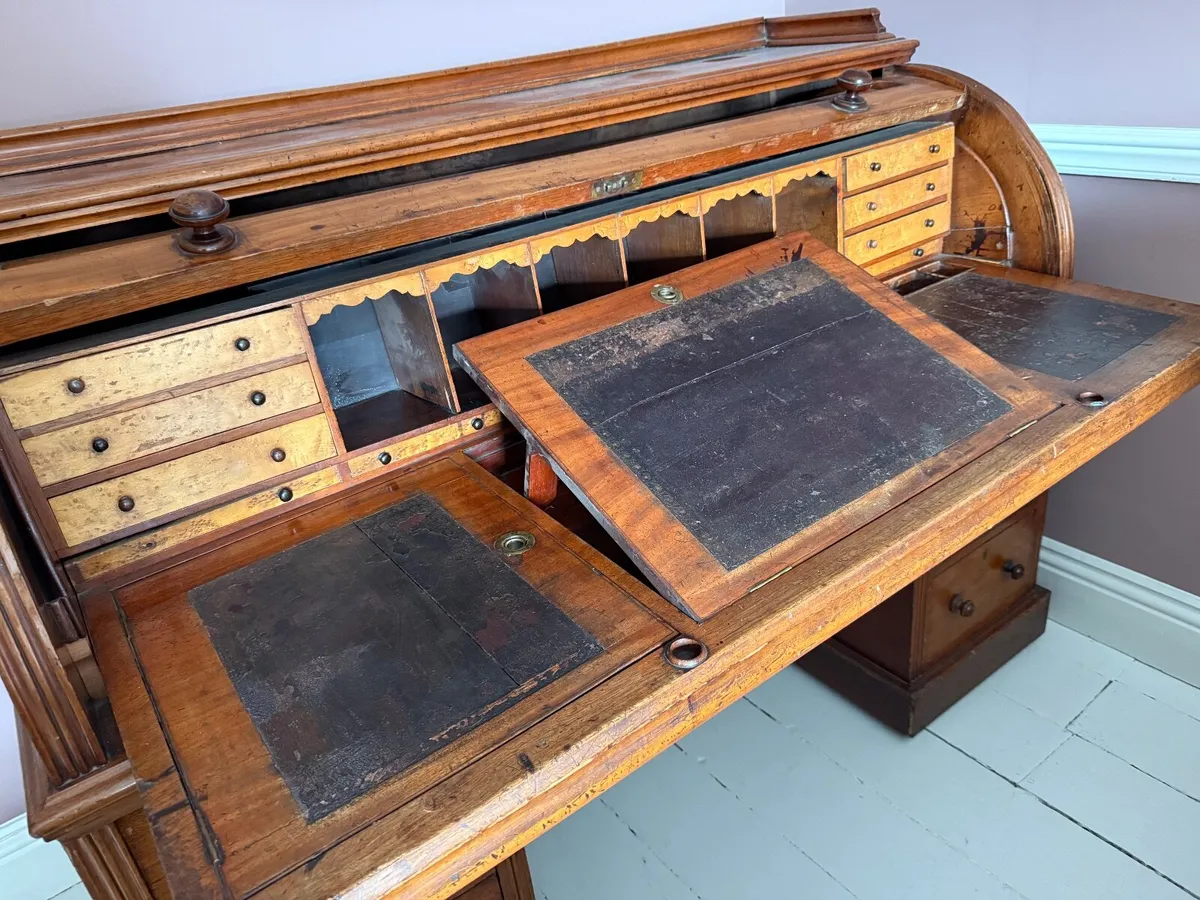 Beautiful roll-top writing desk and drawers - Image 4