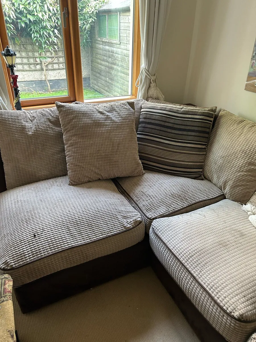 Couch - L shaped - Image 2
